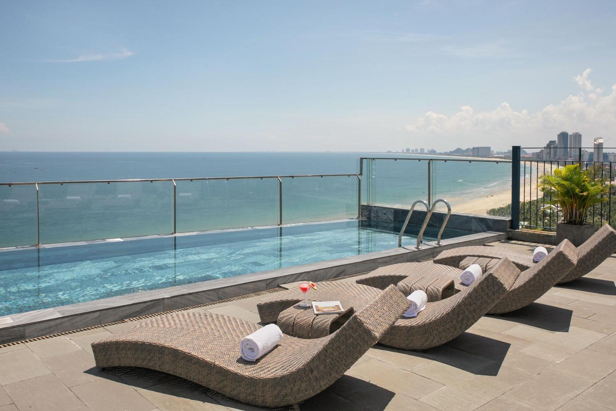 Mangata Beachfront Hotel - Rooftop Bar Sea View Da Nang Exterior photo