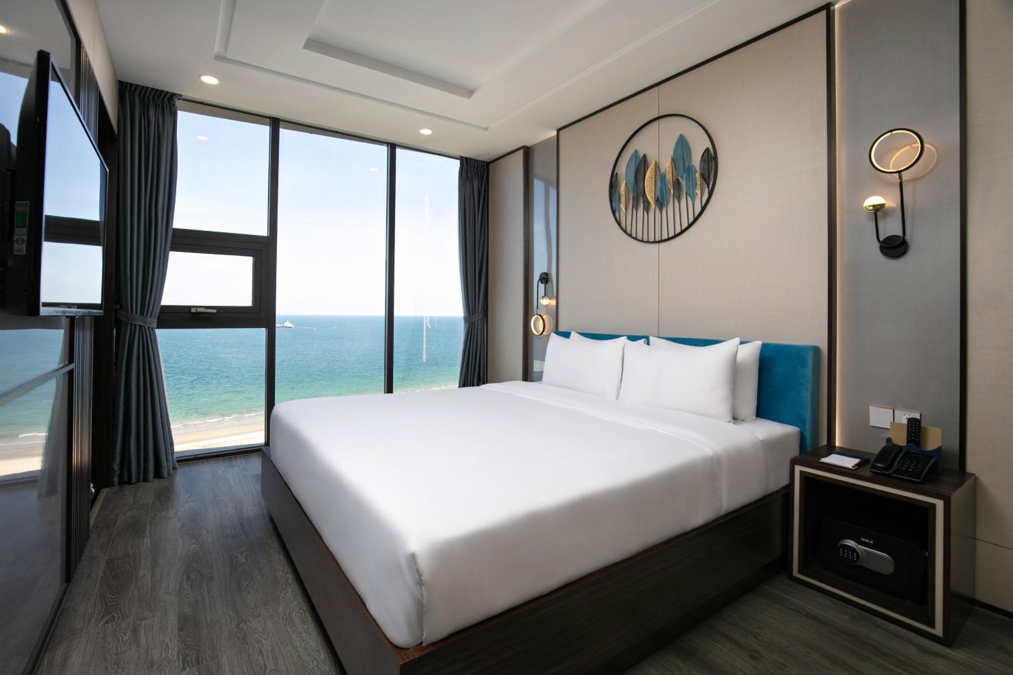 Mangata Beachfront Hotel - Rooftop Bar Sea View Da Nang Exterior photo